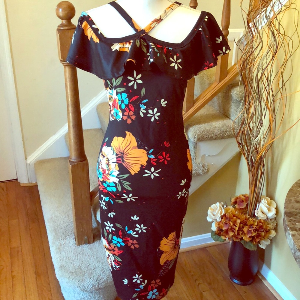 Cold-Shoulder Floral Ruffle Halter Dress - Picture 8 of 8